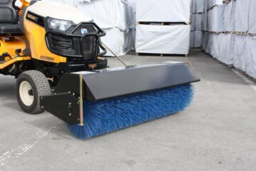 Brosse de tracteur à pelouse et jardin Bercomac 48 pouces