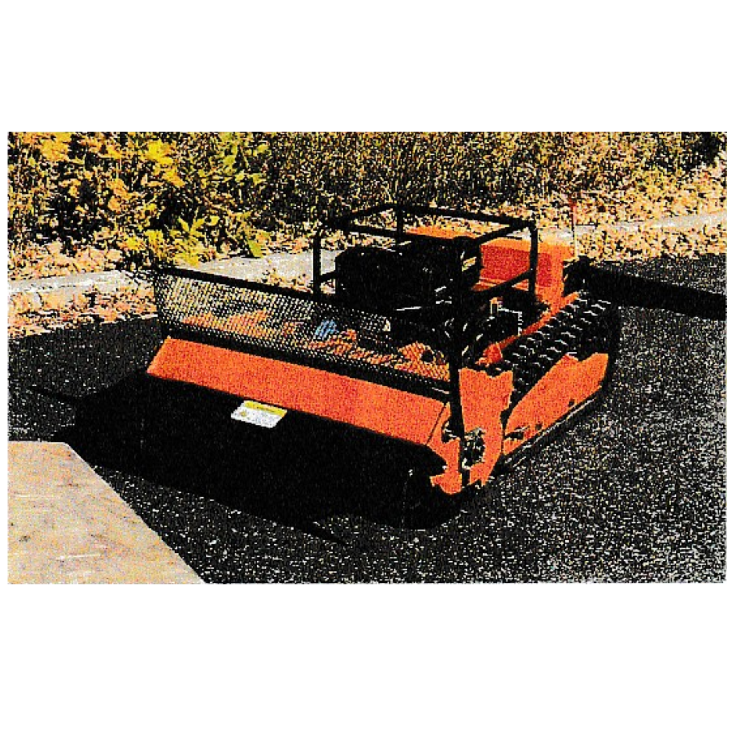 Tondeuse débrousailleuse à fléaux téléguidée